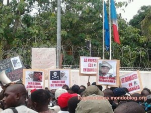 Article : Togo : L’ambassade de France, témoin  de la violence exercée sur les manifestants