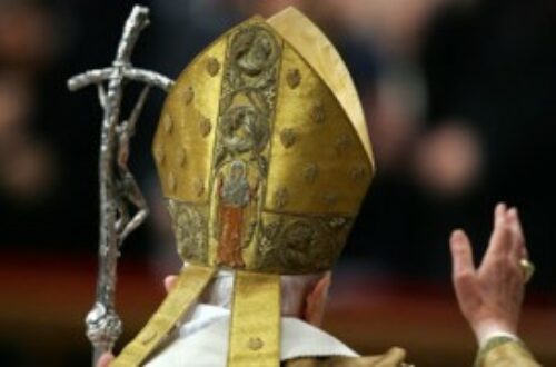 Article : Le Pape doit-il mourir Pape ?